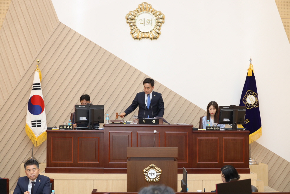 제255회 삼척시의회 임시회 열고 권정복 의장 선출 이미지(3)