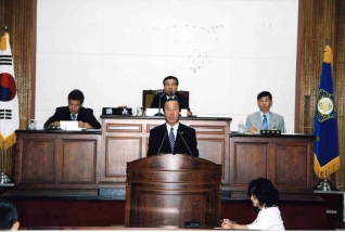 제93회 정례회(2004회계년도세.출결산승인안,시정질문,조례안심사)<2> 대표이미지