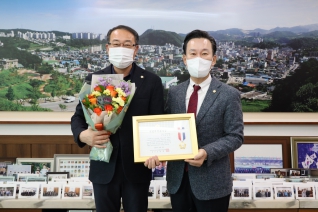 김억연 의원 지방의정봉사상 수상 대표이미지