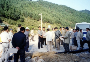 태풍 매미 피해현장 답사(원덕읍)<2> 대표이미지